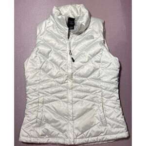 The North Face Vest Womens Small White Down Insulated 550 Fitted Puffer Logo